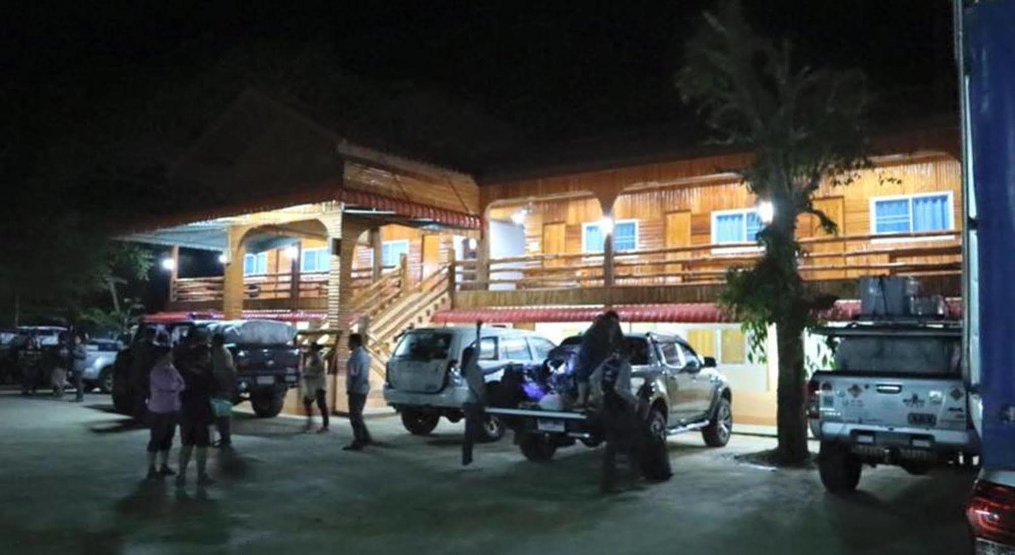Baan Khue Wieng Resort Mae Sariang Exterior foto
